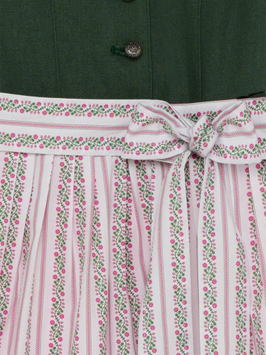 Dirndl mit Schürze und Bluse