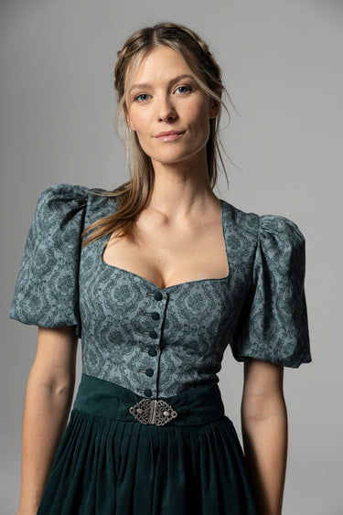 Bedrucktes Dirndl mit Cordschürze und Ballonärmel