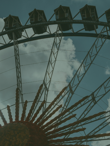 Frühlingsfest München Trachtenoutfit bei Berwin shoppen